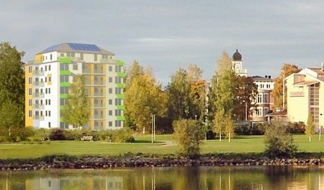 Passivhus med guldvittring vid Ljusnans strand