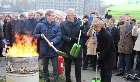 Första spadtaget för Sveriges största biobränslekraftvärmeverk