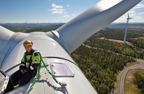 Första delen i Norrlands största vindkraftsprojekt tas i drift