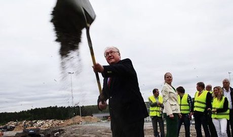 Göran Persson lyfter spaden för biogas