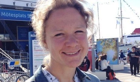 Lag mot mobil i bil inte rätt väg
