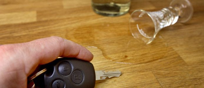 Alkohol, droger och bilkörning. Bild: Hejdlösa Bilder AB