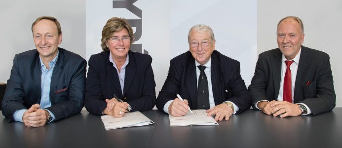 Från höger: Klas Rewelj CFO Tyréns, Ulrika Francke VD Tyréns, John Ketteley, styrelseordf. Elecosoft plc och Tomas Åström, CFO Consultec Group AB