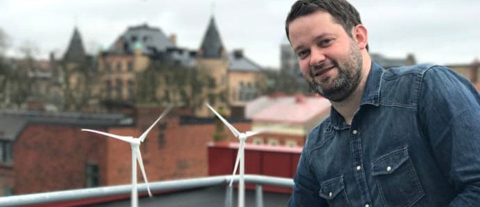 '- Vi har gott om vind i Skåne och det finns fortfarande lämpliga platser att bygga vindkraft på. Havsbaserad vindkraft och så kallad re-powering har stor potential, säger Jakob Economou på Skånes vindkraftsakademi och Energikontoret Skåne. Bild: Kommunförbundet Skåne