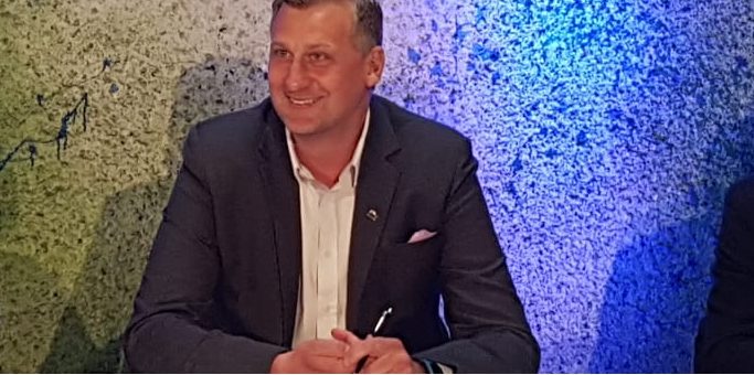 Daniel Dronjak (M), kommunstyrelsens ordförande vid undertecknandet av avtalet för Spårväg syd. Foto: Ulrika Lamberth