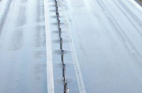 Mötesfria vägar säkrare men slits snabbare