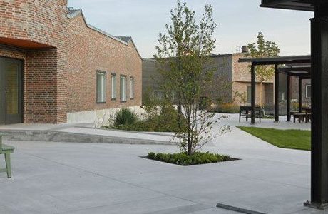 Prisregn över hus i tegel