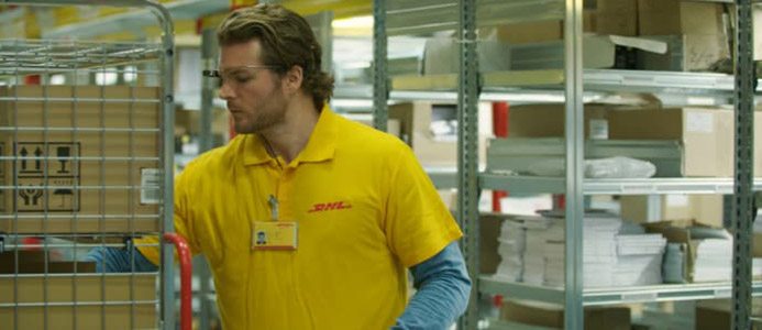 Vision Picking. De smarta glasögonen är nu standard i varuhus runt om i världen. Bild: DHL