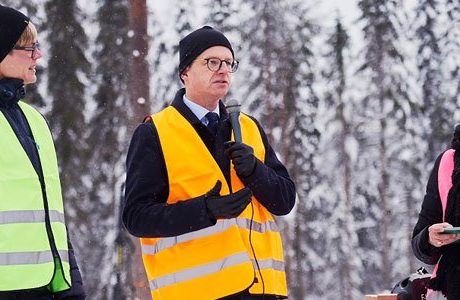 Näringsministern hyllar skogsindustrin
