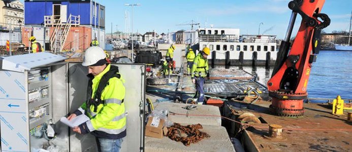 Uthyrning av maskiner vid havsnära ytor.