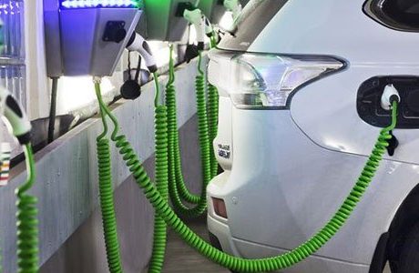 Storsatsar på laddplatser för elbilar