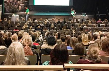 300 tjejer visade intresse för Derome