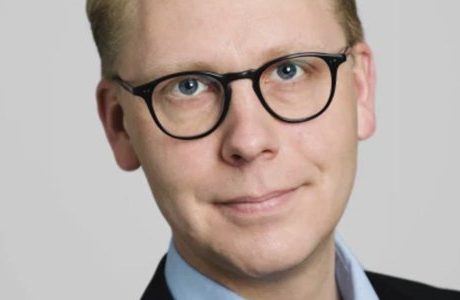 SL agerar efter dyra konsulter