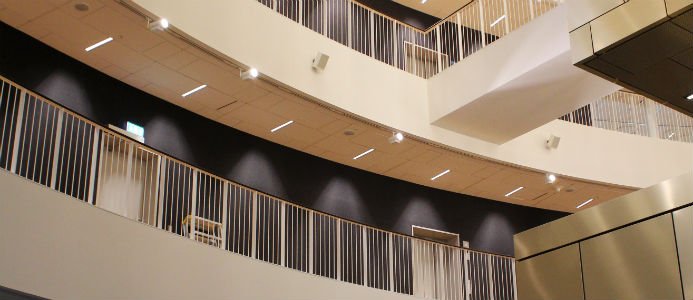 Den inre kristallformade kärnan klädd i mässing. Bildkälla: Input Interiör