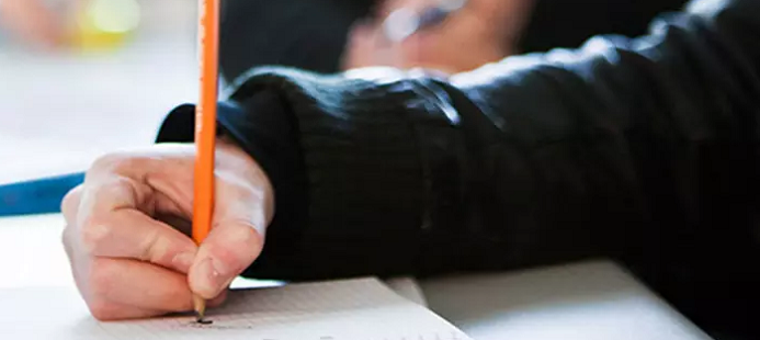 Skolans rektor Vernesa Slatina säger att det handlar om ett missförstånd och att skolan aldrig haft som avsikt att lura någon.