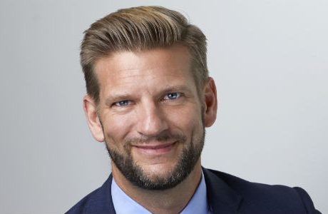 Reportage: Från regnskydd till smart fastighet