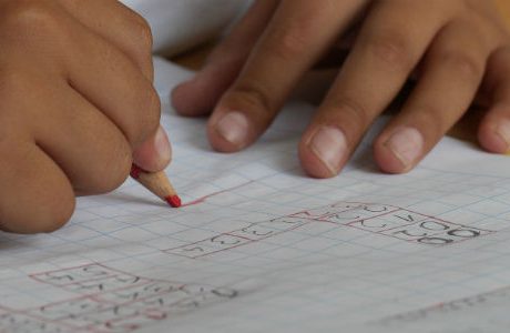 Jätteskolan riskerar att försenas igen
