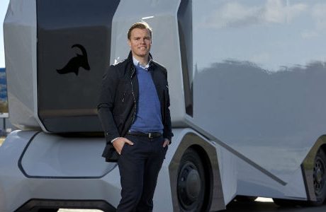 Einrides hyttlösa lastbil får nu köra på allmän väg