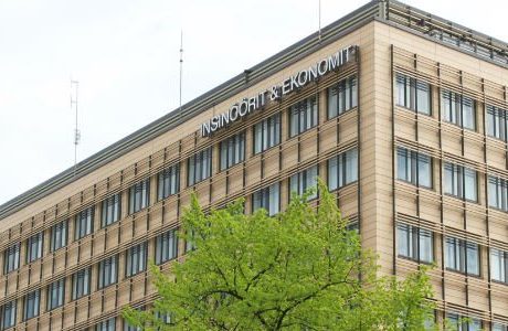 Installatören kammar hem multiuppdrag