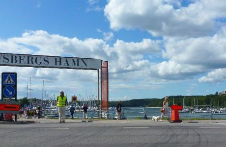 Kommunen stäms för hävd entreprenad