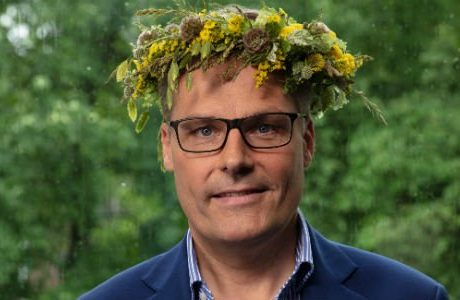 Serneke lämnade på eget initiativ: 