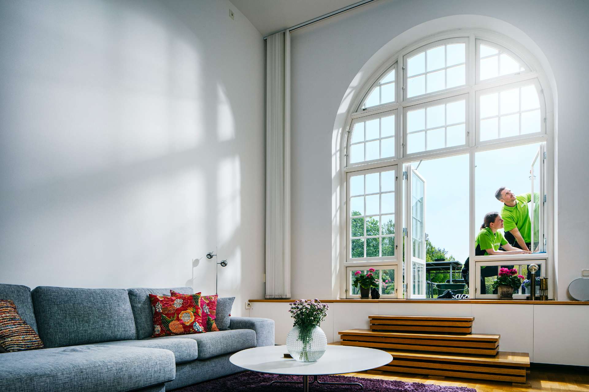 Jämfört med traditionellt kopplade fönster halverar energiglas värmeförlusten och glaset är lika klart som vanligt fönsterglas. Foto: Ryds Glas