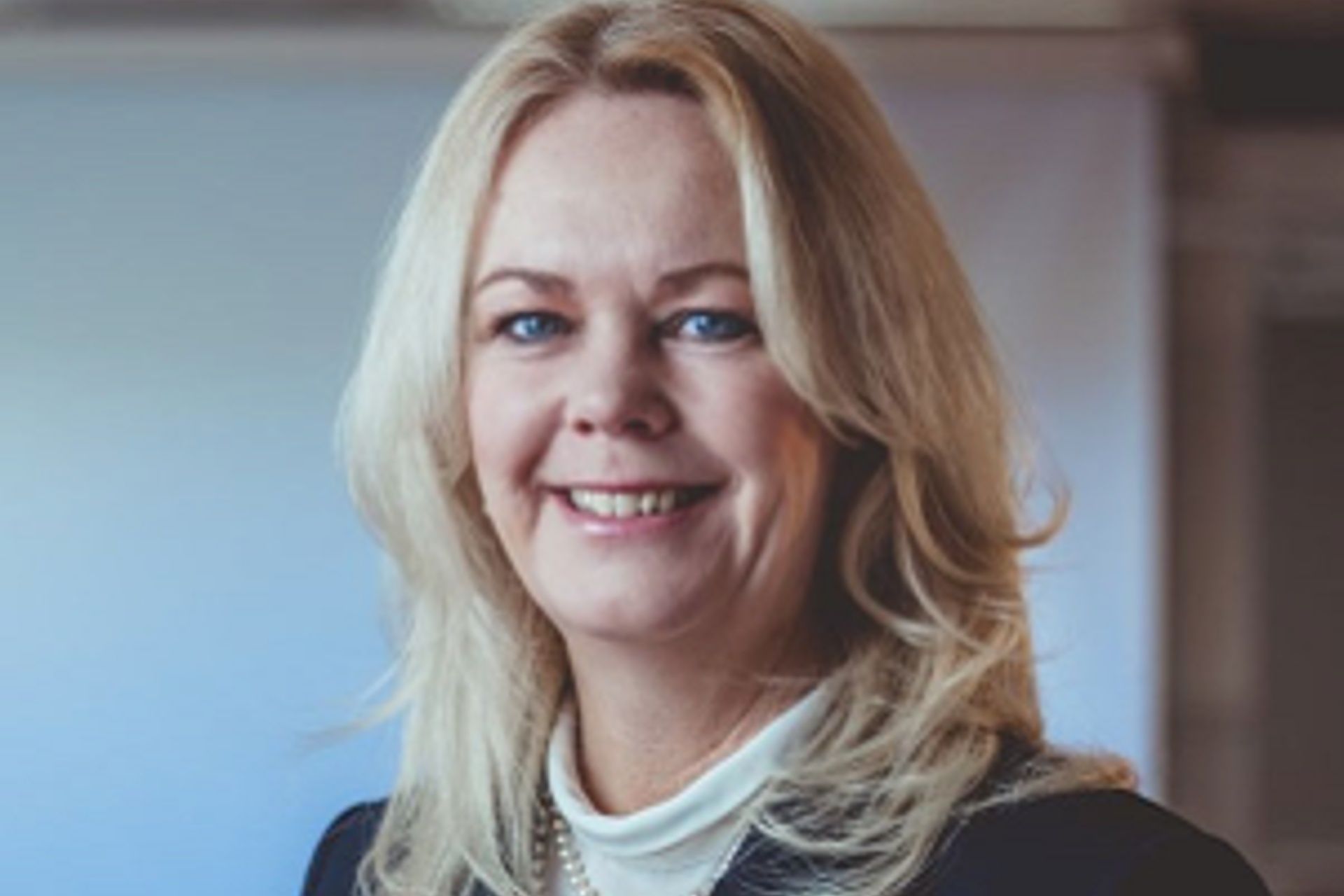 Hon tar VD-stolen på Mälarenergi Elnät