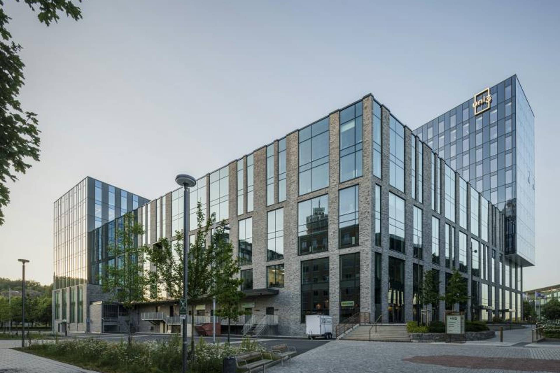Kontorshuset närmast vattnet guldklassas