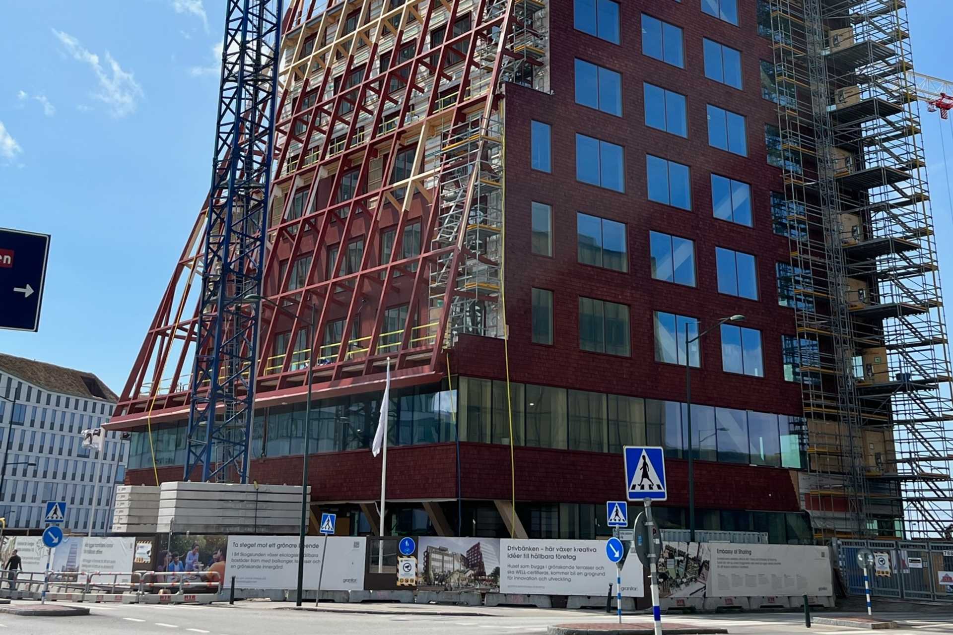 Energibolag hyr huvudkontor i träkontor