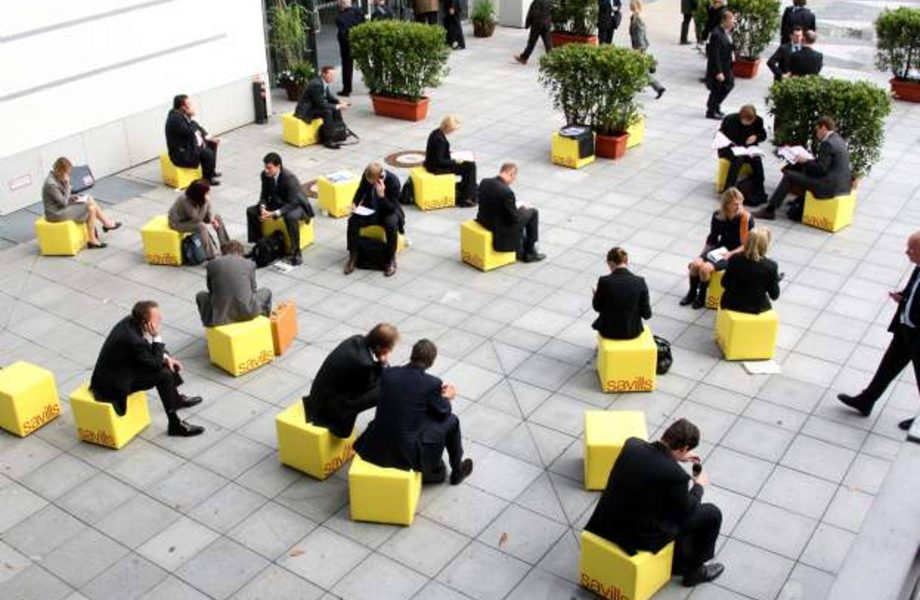 Savills anställer fem fastighetsvärderare