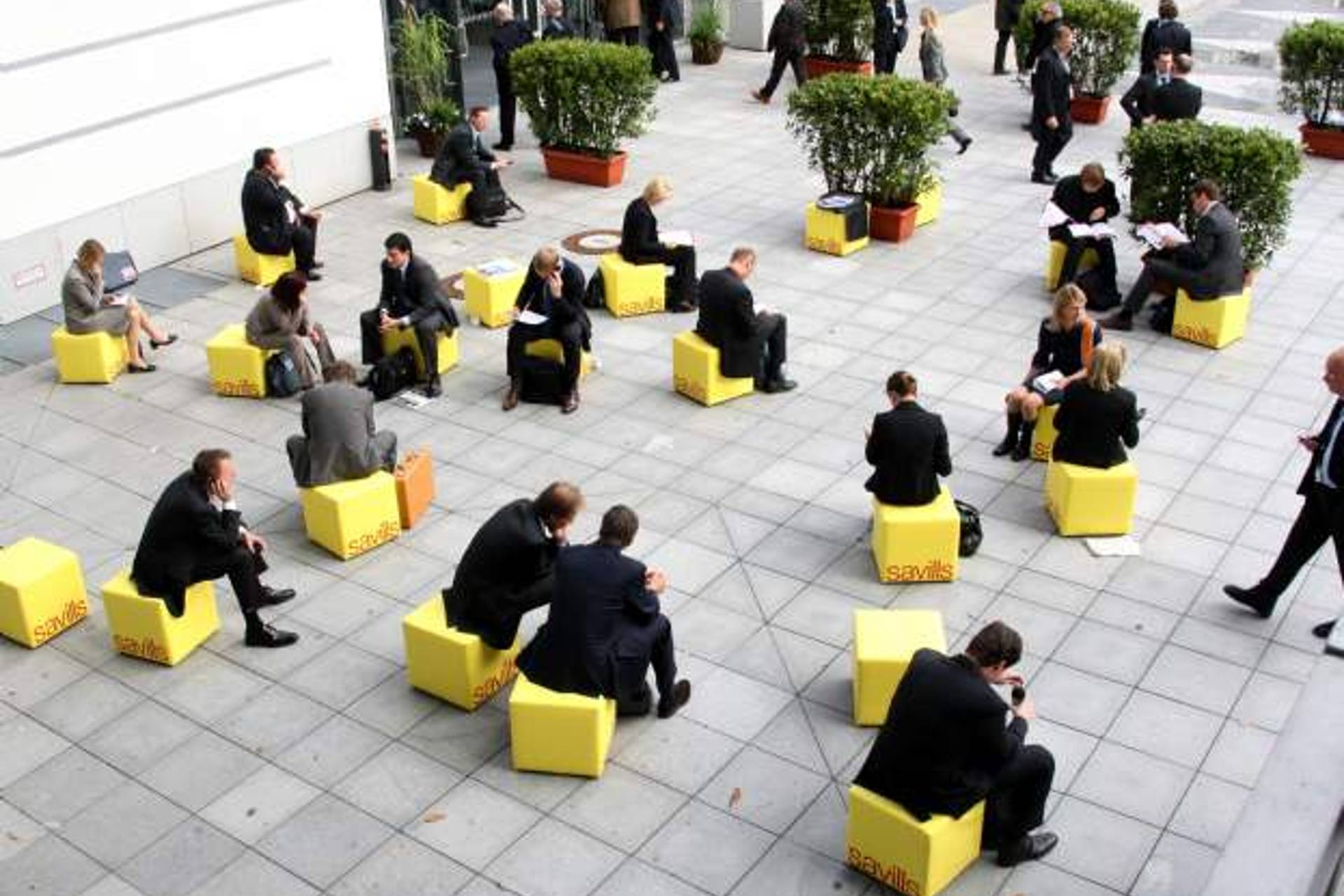 Savills anställer fem fastighetsvärderare