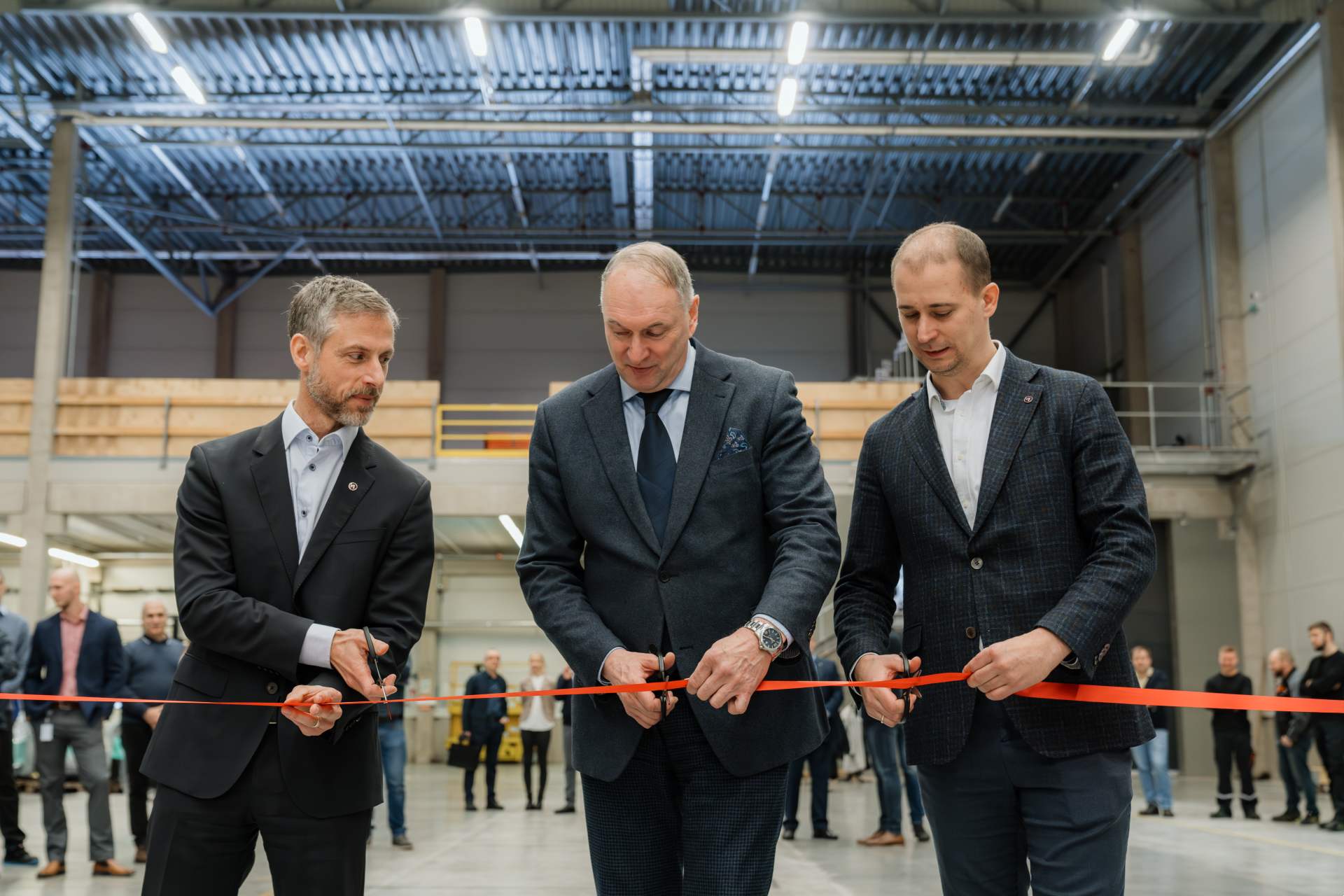 På bilden från vänster: Andreas Nordin, COO, Hanza, Oleg Karpikov, vice borgmästare, Narva, Liivar Kongi, klusterpresident Baltikum, Hanza. Bildkälla: Hanza.