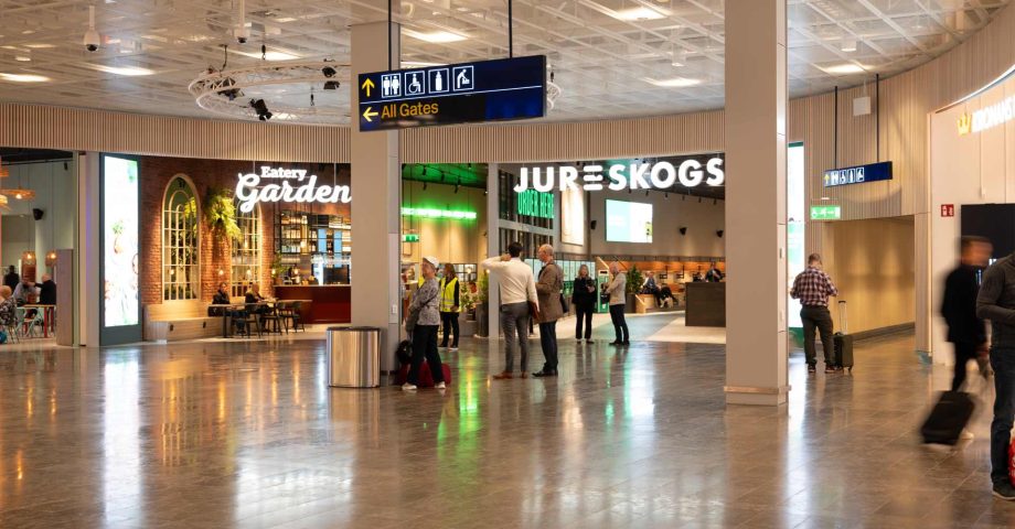 Säkerhetskontrollen och första delen av marknadsplatsen har öppnats Logo