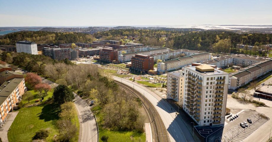 Över 100 lägenheter färdigbyggda vid Opaltorget Logo