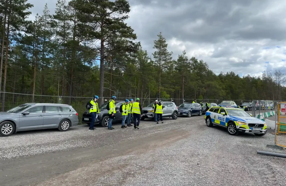 Åtta byggarbetare utvisas efter razzia mot Microsoft-bygge