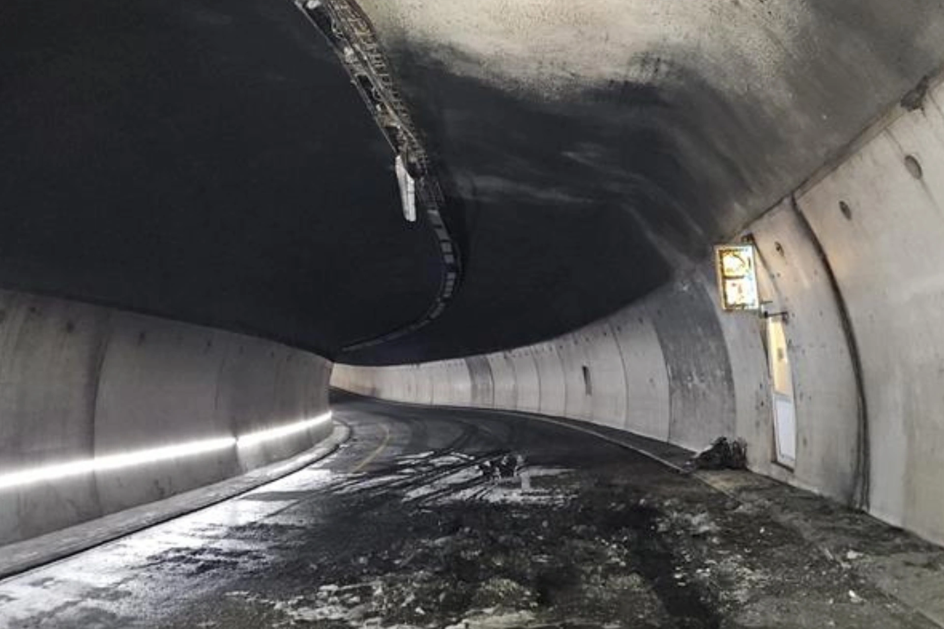 Tunnel förstörd efter dramatisk brand i Norge