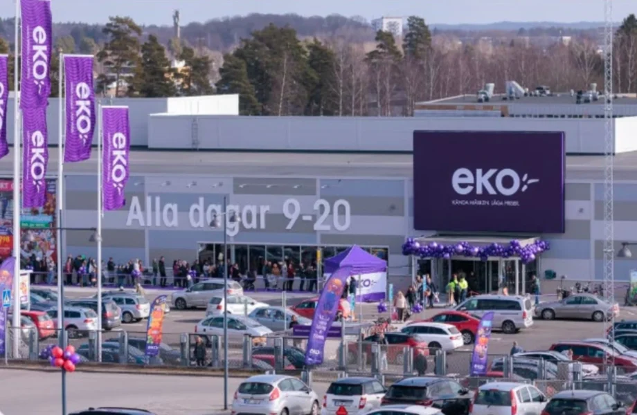 Köper varuhus från konkurrenten - för 158 miljoner