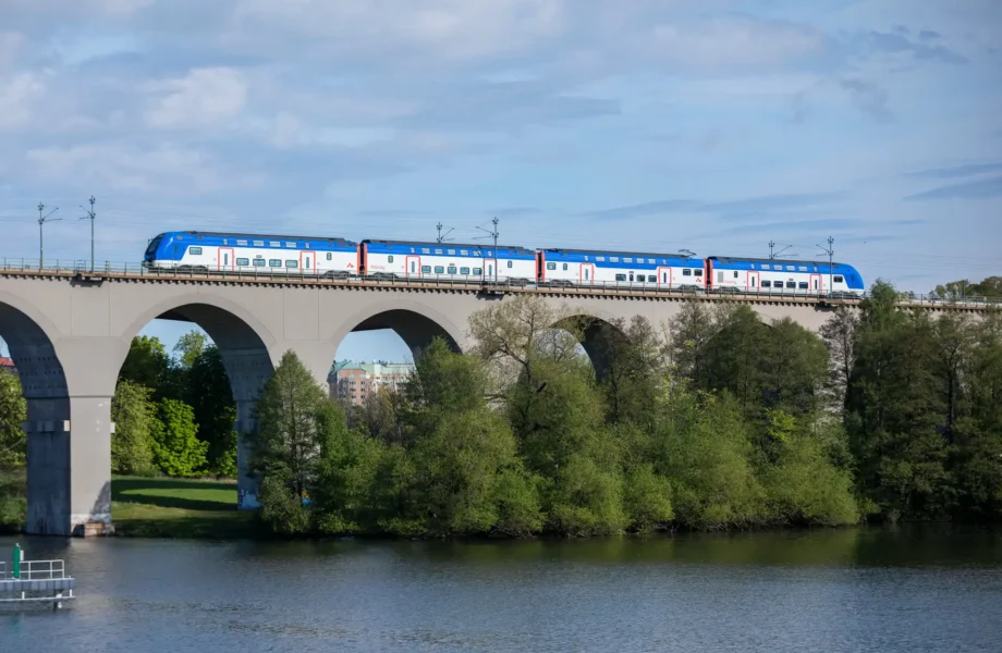 Köper in 13 nya Mälartåg
