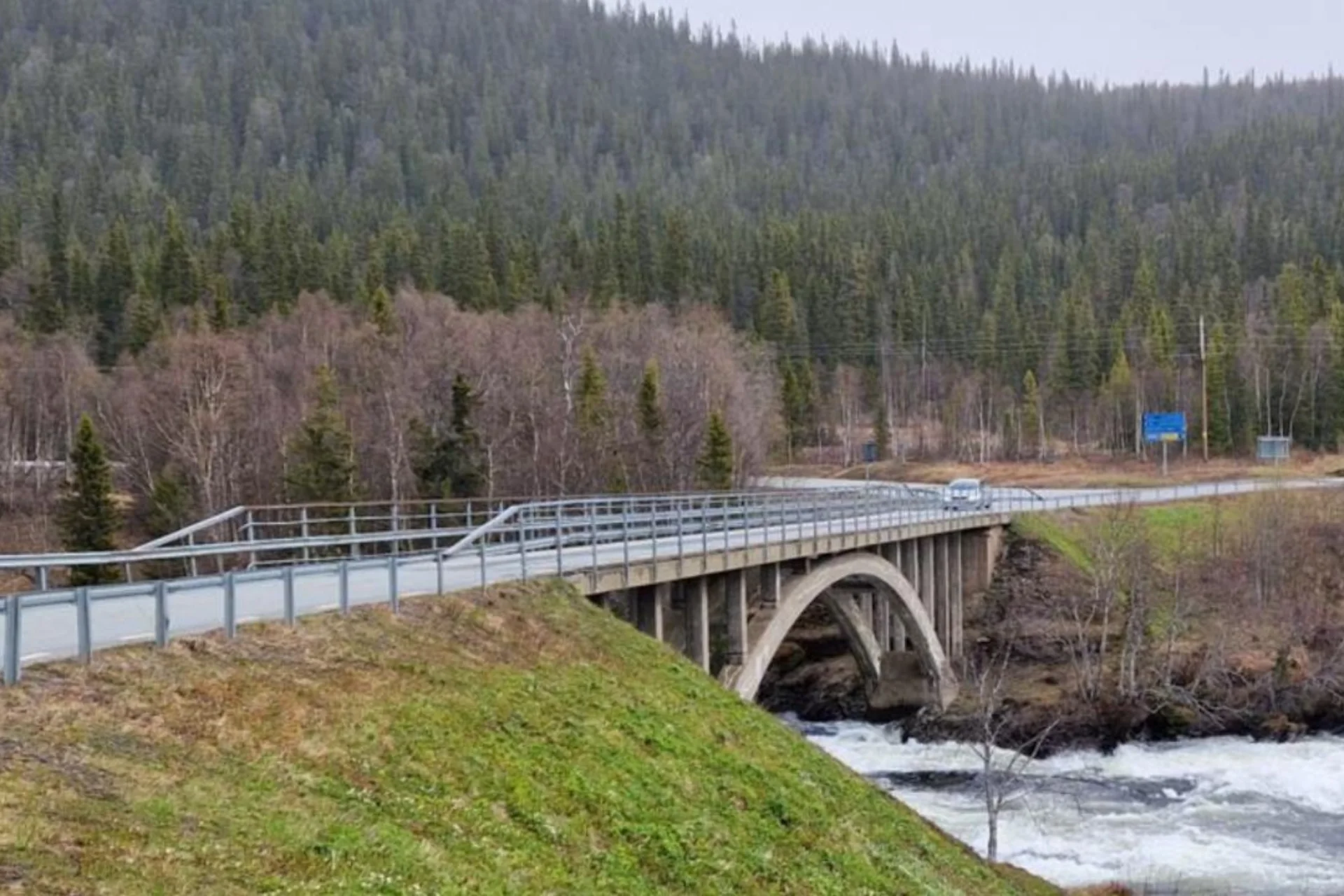 Finska jätten vinner två brobyggen i Sverige