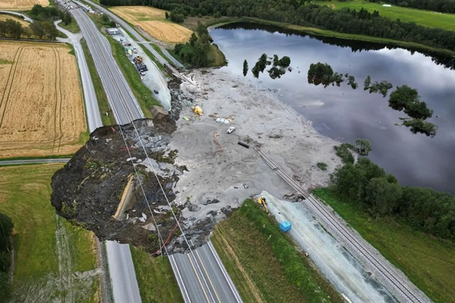 Tre byggaktörer misstänkta efter dödliga skredet