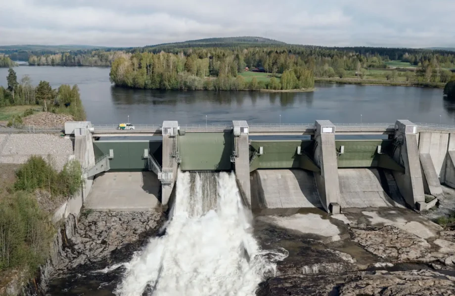 De beställer världens första fossilfria dammlucka