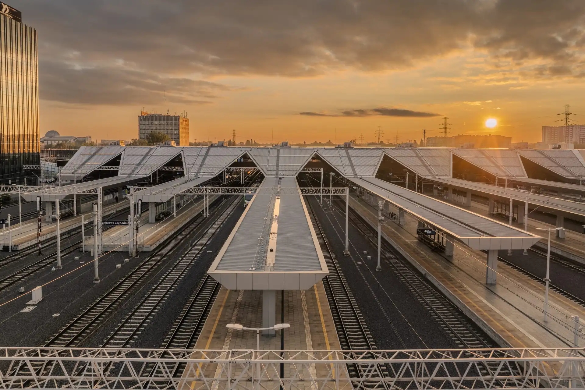 Megaprojektet klart - landets största station invigd