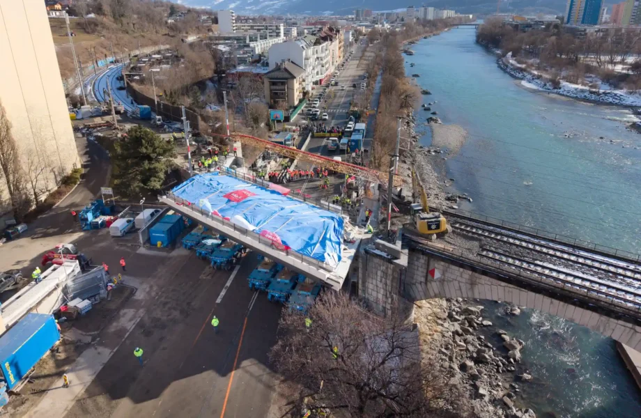1 400 ton bro flyttades – utan en enda kran