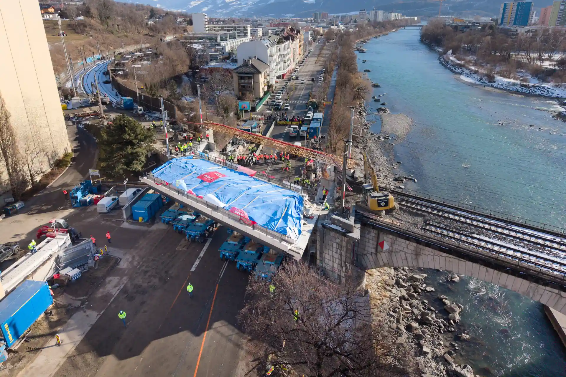 1 400 ton bro flyttades – utan en enda kran