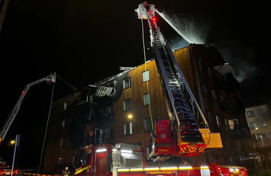 Byggbrister bakom våldsam brand i flerbostadshus