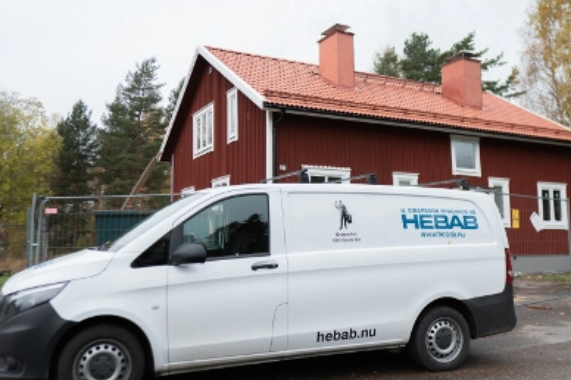 Koncernen gör tre byggbolag till ett