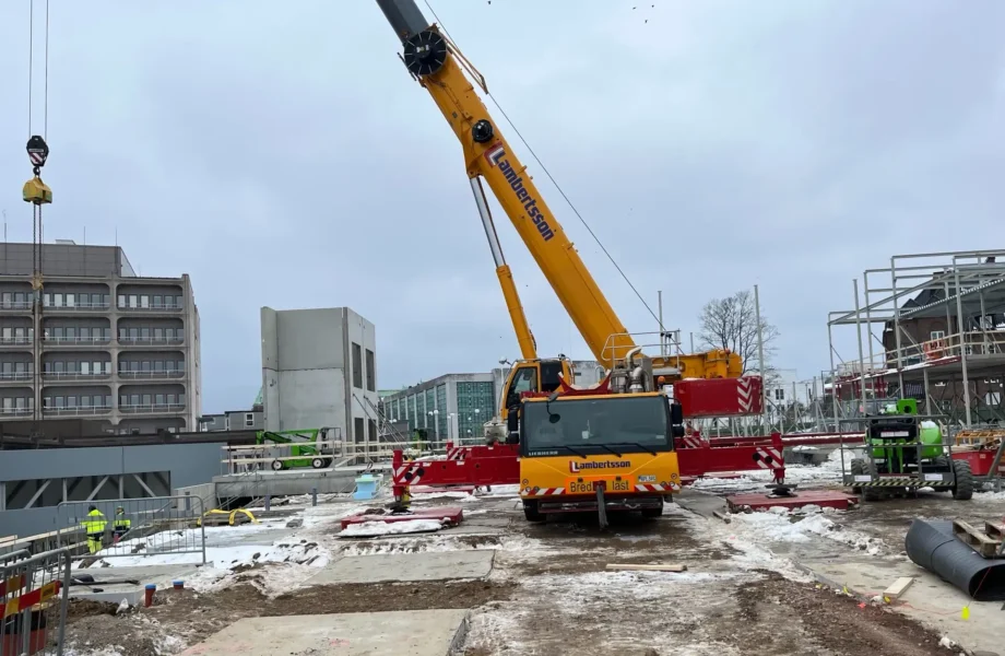 Unika uppdraget – monterar stomme som ska tas ned