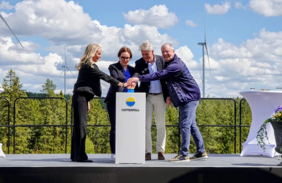 Vattenfall öppnar vindpark - Volvo köper hälften av elen