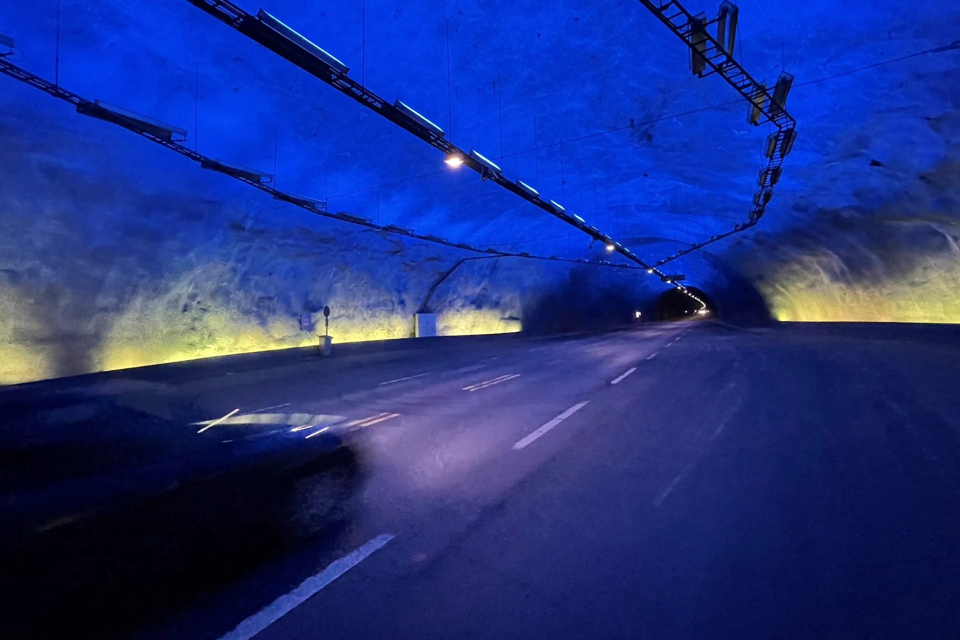 De uppgraderar världens längsta vägtunnel