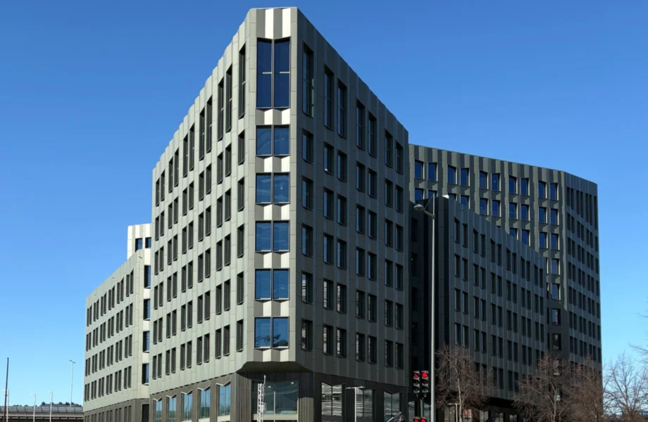 Skanska bygger med 100 000 fordon som granne